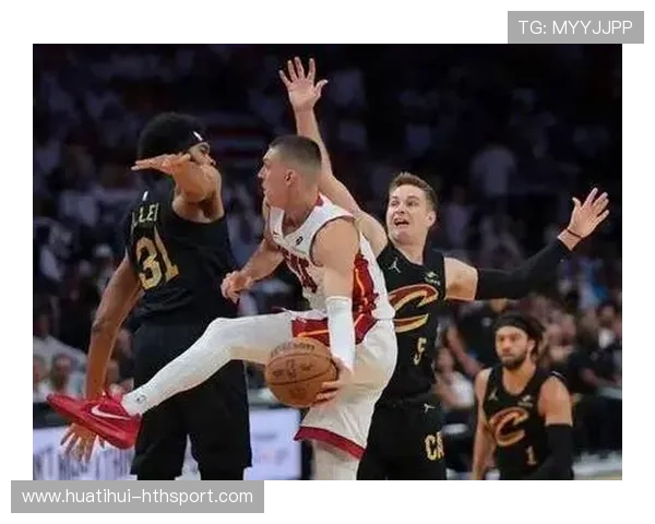 希罗外线连发打出热火节奏，主场沸腾