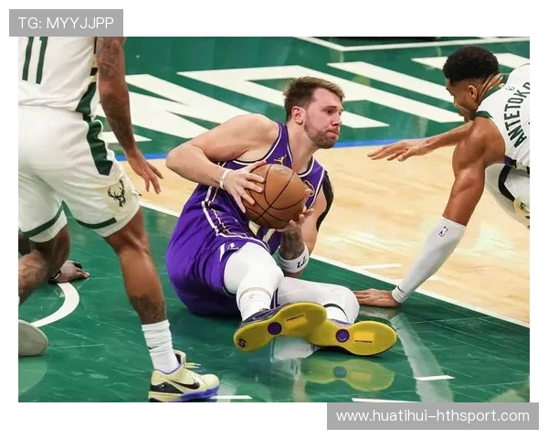 湖人团队防守端的积极拼抢创造机会